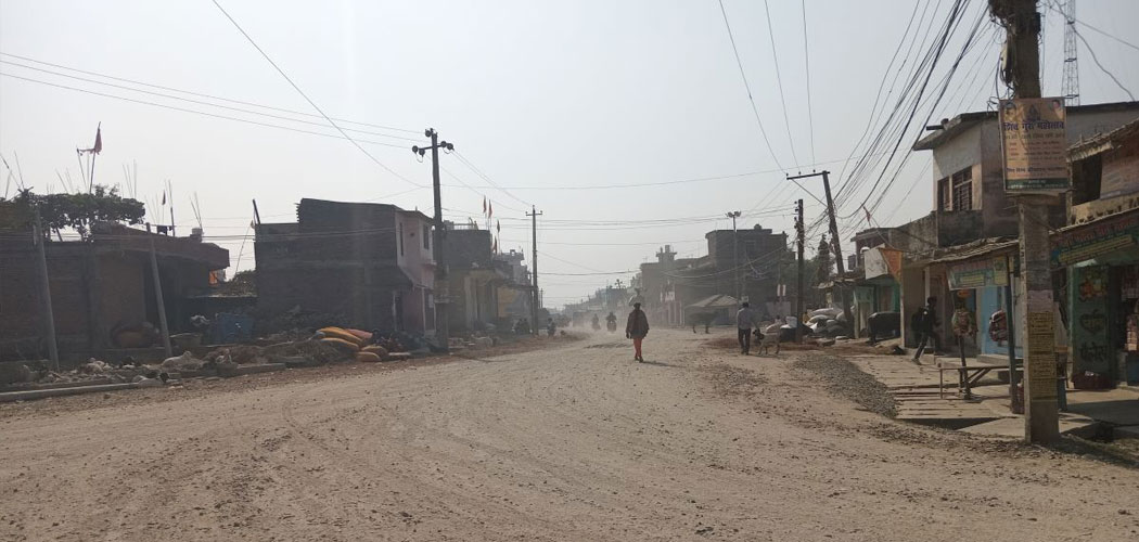 चार लेनको सपना, अधुरै सडक : महेन्द्र राजमार्ग विस्तारमा किन ढिलाइ ?