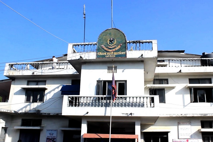 अदालतको सजाय छल्दै फरार रहेका १०३ जना पर्सामा पक्राउ
