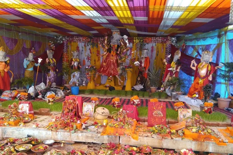 मधेशमा दशैँका बेला दुर्गा पूजा : नृत्यदेखि कुस्तीसम्मको रौनक