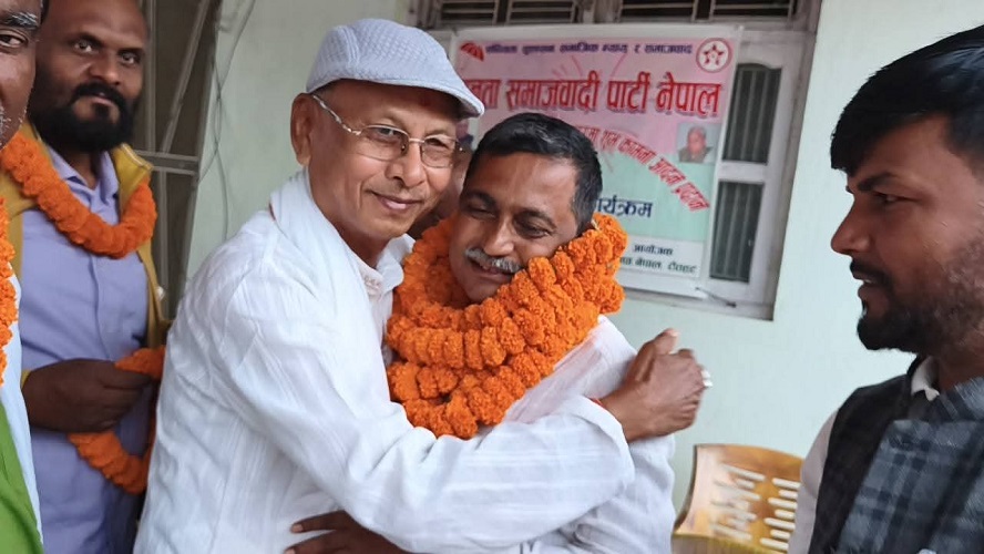 कांग्रेस छाडेर फतुवा विजयपुरका निलम्बित मेयर यादव जसपा प्रवेश