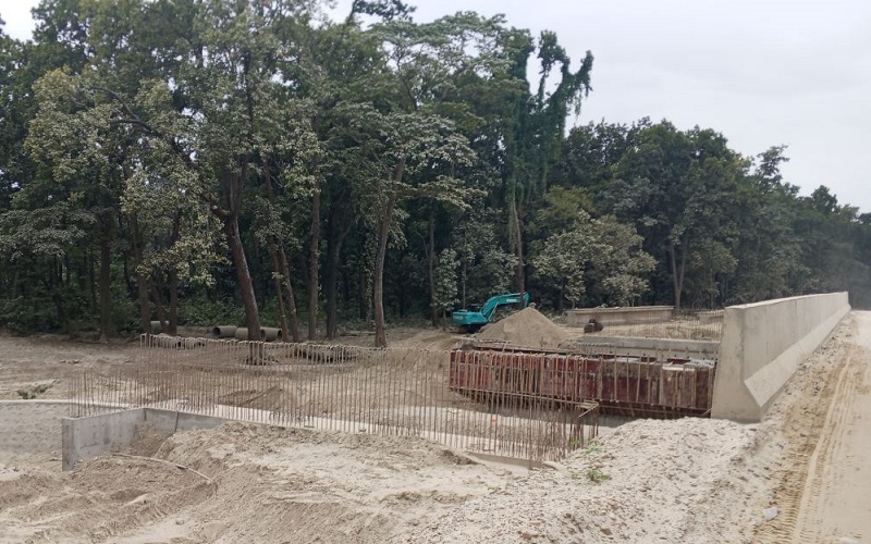 महेन्द्र राजमार्ग विस्तार ठप्प, ७० प्रतिशत समय सकिँदा काम ३० प्रतिशत मात्रै