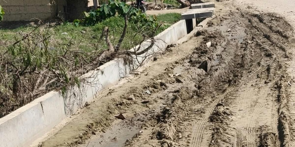 नाला निर्माणले मधुवनीमा सडक अवरुद्ध, स्थानीयलाई सास्ती